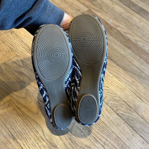 Bandolino flats patterned size 7M - Picture 4 of 6